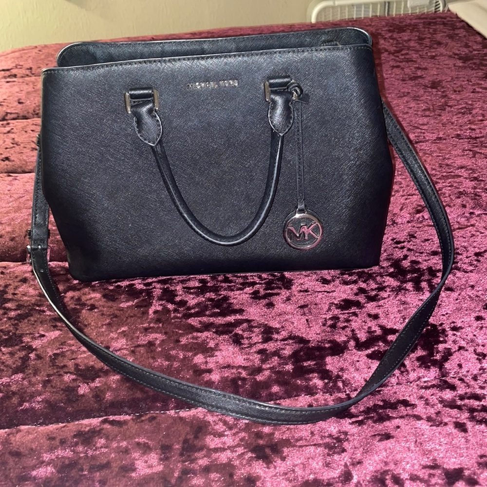 Black Michael Kors Savannah satchel large. Silver hardware.